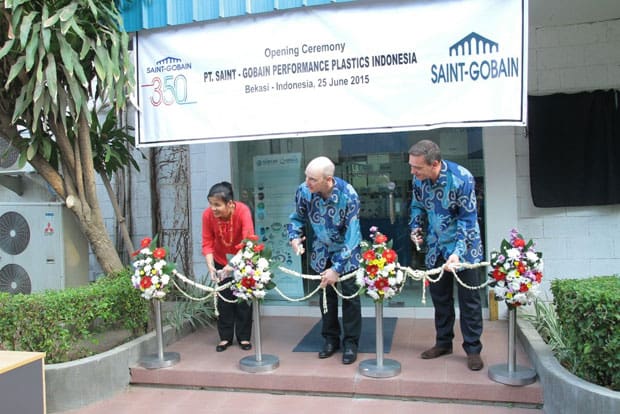 saint-gobain-cutting-ribbon-cnt1